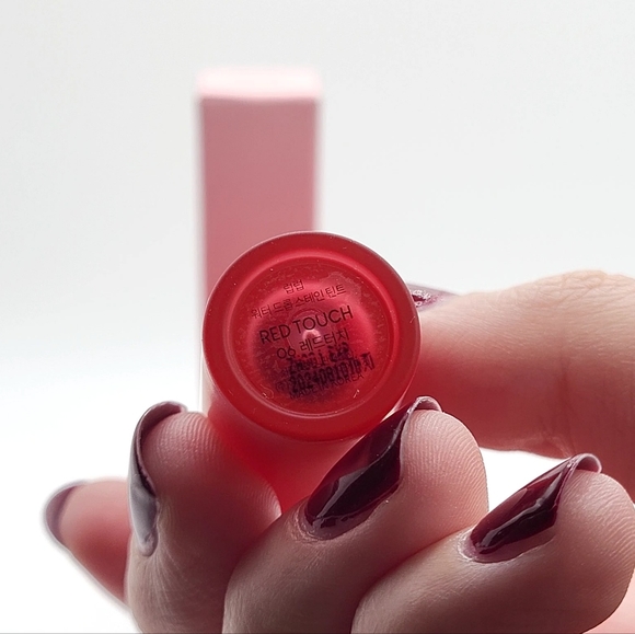 LOVB LOVB Water Drop Stain Tint in the shade 06 Red Touch - Picture 3 of 7